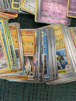 1000 POKEMON RANDOM CARDS Premium Collection Lot W/ 125 FOILS & RARES! - Image 3