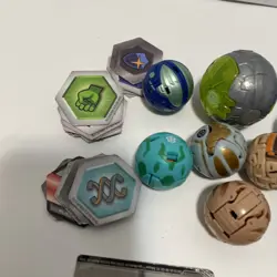 Lot of 17 Bakugan Battle Brawlers aquos, pyrus, haos, ventus, darkus with cards - Image 4