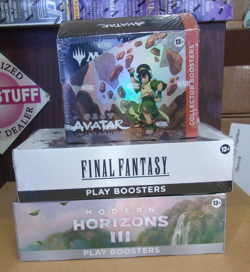 MTG AVATAR COLLECTOR + FINAL FANTASY & MODERN 3 PLAY BOOSTER BOX LOT - Image 1