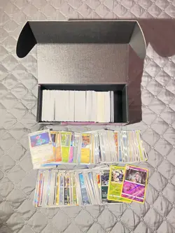 760 Card Pokemon TCG SWSH & SV Bulk Lot (620 Non-Holo & 160 Rev/Holo) No Energy - Image 1