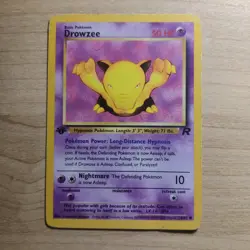 Drowzee 54/82 - MP 1ST EDITION Team Rocket - Pokemon 2000 WOTC TCG Card - Image 1