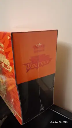 Pokemon TCG Vivid Voltage Elite Trainer Box & 2 Sleeved Booster Packs Set - Image 3