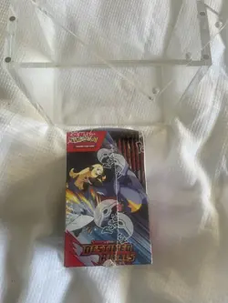 Pokemon Destined Rivals Half Booster (18) + magnetic hard Case - Sealed Display - Image 4