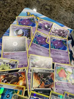 Pokemon Cards Black & White Era Lot Holos And Regular + 2011 Zekrom Tin (empty) - Image 3