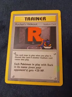 Pokemon Rocket's Hideout 63/64 Neo Revelation Unlimited MP-HP Damaged - Image 1