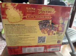 Pokemon TCG: Sword & Shield-Vivid Voltage Elite Trainer Box ETB 820650807688 - Image 3