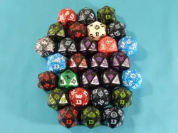 28x Magic The Gathering D20 Spindown Dice from various pre-release kits - Image 1