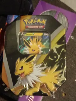 Pokemon TCG: V Heroes Tin - Umbreon V FACTORY SEALED - 4 Booster Packs - Image 1
