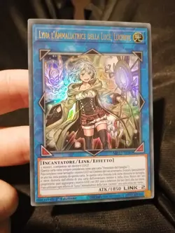 Yugioh Lyna l'Ammaliatrice della Luce Lucente MP22-IT089 Ultra Rara 1a Ed Ita NM - Image 1