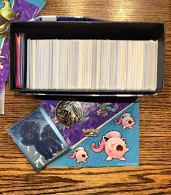 Pokemon cards bulk lot of 500 + Various Holos + 5 V/VStar/Radiant/Full Art Cards - Image 1