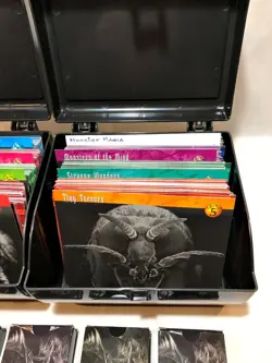 Weird n' Wild Creatures Knowledge & Trading Cards with 2 Original Cases - Image 3