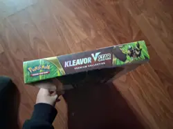 Pokemon TCG - Sword & Shield Kleavor VSTAR Premium Collection, Brand New Sealed - Image 3