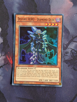 Yugioh! Destiny HERO - Diamond Dude DESO-EN009 Super Rare 1st Edition VLP - Image 1