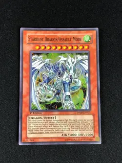 YUGIOH STARDUST DRAGON ASSAULT MODE DP09-EN001 1ST SUPER PLAY/EDGEWARE - Image 1