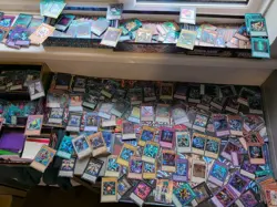 Yu Gi Oh 1000+ Card Lot. 1st Edition Only. 4 Mats, Rares Great Cards,Dragon etc - Image 1