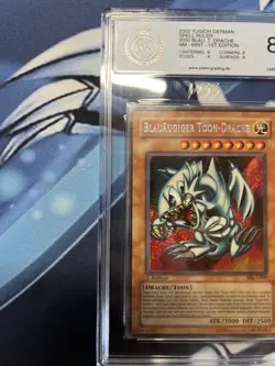 YuGiOh 2002 Blue-Eyes Toon Dragon SRL-G000 PGS 8 1st Edition Secret Rare German - Image 3