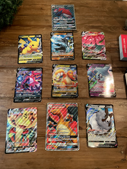 Pokemon Big Cards Lot. 10 cards included. Comes with a binder to hold the cards. - Image 1