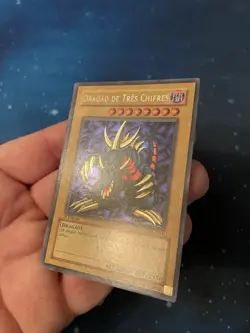 2x Yu-Gi-Oh! 2002 TRI-HORNED DRAGON 1st SECRET LDB-P000 Portuguese LOB Exc - NM - Image 4