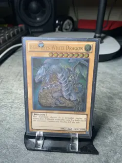 Blue-Eyes White Dragon - YSKR-EN001 Ultimate Rare Unlimited - YuGiOh Card - NM - Image 1