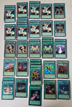379 card Yu-Gi-Oh! Lot - Rares, Foils, 1st, LOB, LON, MRD, etc. - MT - HP - USA - Image 2