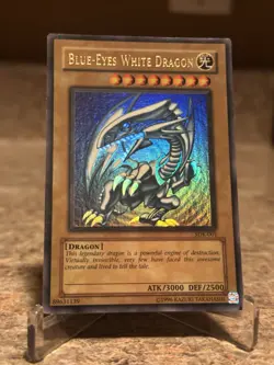 Yu-Gi-Oh! Blue-Eyes White Dragon SDK-001 Unlimited Wavy Ultra Rare MP - Image 1