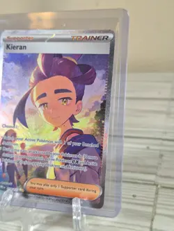 Pokemon TCG Kieran Trainer Prismatic Evolutions Card 174/131 Sir - Image 2