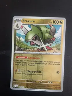 Carta Pokemon Fraxure Holo Reverse 045/064 Ita Italiano Segreto Fiabesco - Image 1