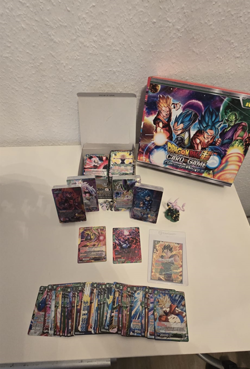 Dragonball Super Card Game Masters Sammlung Deck SPR Holo Pokemon Pin + Figur FW - Image 1