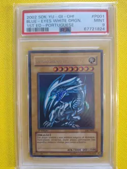 Yugioh 2002 SDK Blue Eyes White Dragon 1st Edition Portuguese PSA 9 - Image 1