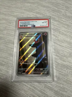 Pokemon 2023 Mew en Charmeleon Illustration Rare PSA 8 NM-MT - Image 1