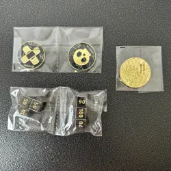 Pokemon Zamazenta Gold Ultra Premium Metal Dice & Coins Sword & Shield - Image 1