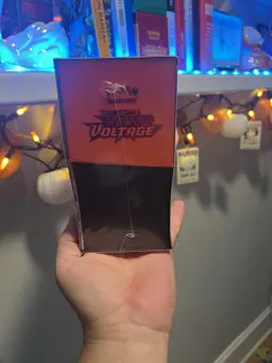 Vivid Voltage Elite Trainer Box ETB Sword & Shield Pokemon 2020 Sealed 820650807688 - Image 3