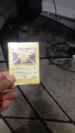 Vintage Pokemon - Base Set - Zapdos - 16/102 Holo Rare - Moderate Play - Image 2