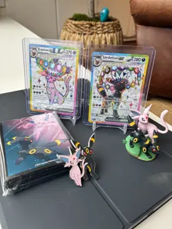Umbreon 176 & Espeon 175 Promo Cards Prismatic Evolutions Sleeves Pin Figurine - Image 1