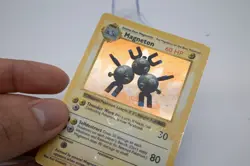 1999 POKEMON SET SHADOWLESS #9/102 MAGNETON HOLO RARE WOTC MP - Image 4