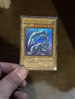 Faded Holo Blue-Eyes White Dragon SDK-001 Ultra Rare Unlimited Edition - Image 1