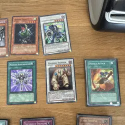 Yu-Gi-Oh cards collection 100x Holo RARE 1996 Set NO RESERVE! - Image 3