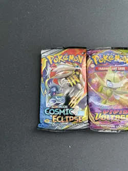 Pokemon Luxury Ball Tin D21 2020 BRAND NEW SEALED + Cosmic Vivid & Rebel Packs - Image 4