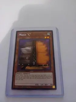 YUGIOH MISPRINT 1ST ED. SBC2-EN128 MAXX "C"-PRISMATIC SECRET-NAME SHIFT, MISCUT - Image 1