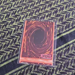 YuGiOh - Dark Magician SDY-006 - Miscut Misprint Factory Error - Image 2