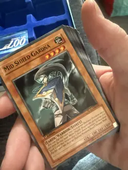 Yu-Gi-Oh Card Bundle Old 1996 (28 )Cards In Total) Inc Shiny Banisher Of Light - Image 3