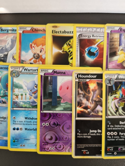 Huge Collection Bulk Lot of 400+ Pokemon Cards - Image 3