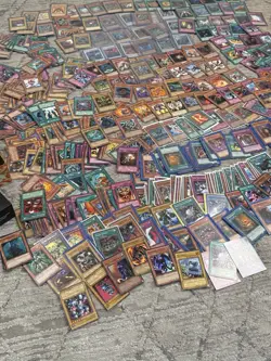300-400 huge yugioh card lot Blue Eyes White, Dark Magician, Used, Lot + Tin - Image 2