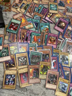 300-400 huge yugioh card lot Blue Eyes White, Dark Magician, Used, Lot + Tin - Image 4