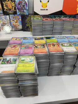 Pokemon Cards: 200 Bulk Lot Auction - Image 2