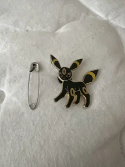 Pokemon Umbreon Official Enamel Collector's Pin 2017 TCG Nintendo Black Gold - Image 4