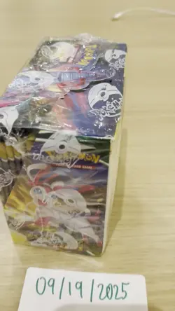 Pokemon Sword & Shield Evolving Skies Booster Box FACTORY SEALED with Small Tear - Image 2