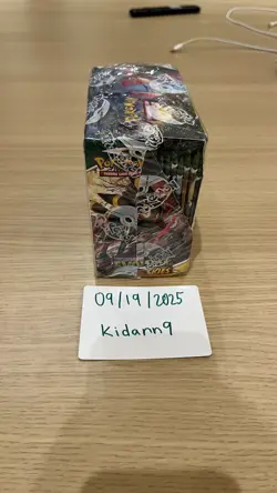 Pokemon Sword & Shield Evolving Skies Booster Box FACTORY SEALED with Small Tear - Image 4