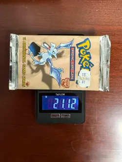 *HEAVY* Pokemon WOTC 1st Edition Fossil Booster Pack - Image 1
