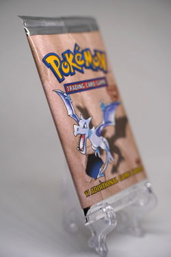 21.03g Pokemon 1st Edition Fossil Booster Pack Factory Sealed Aerodactyl WOTC - Image 5